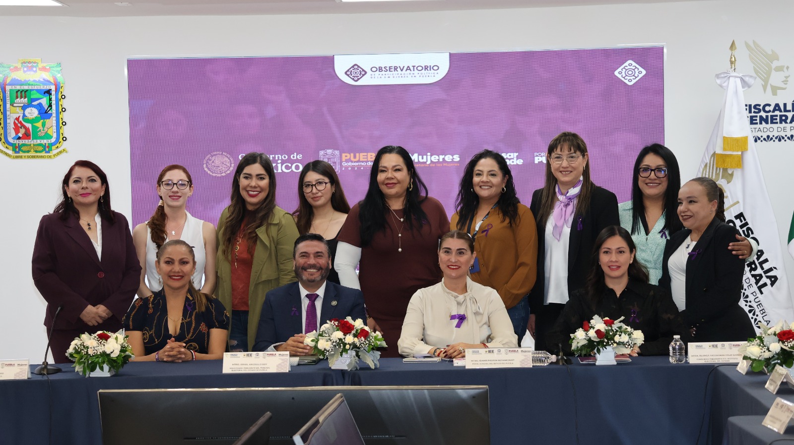 Integrantes del Observatorio de Participación Política de las Mujeres en Puebla durante la sesión