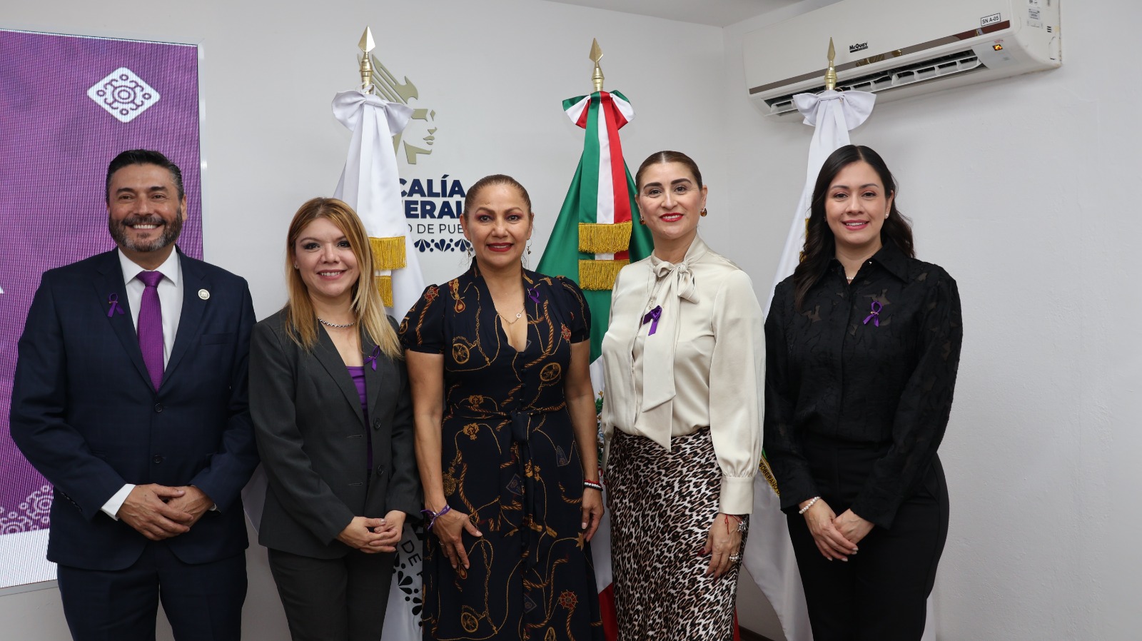Integrantes del Observatorio de Participación Política de las Mujeres en Puebla durante la sesión plenaria